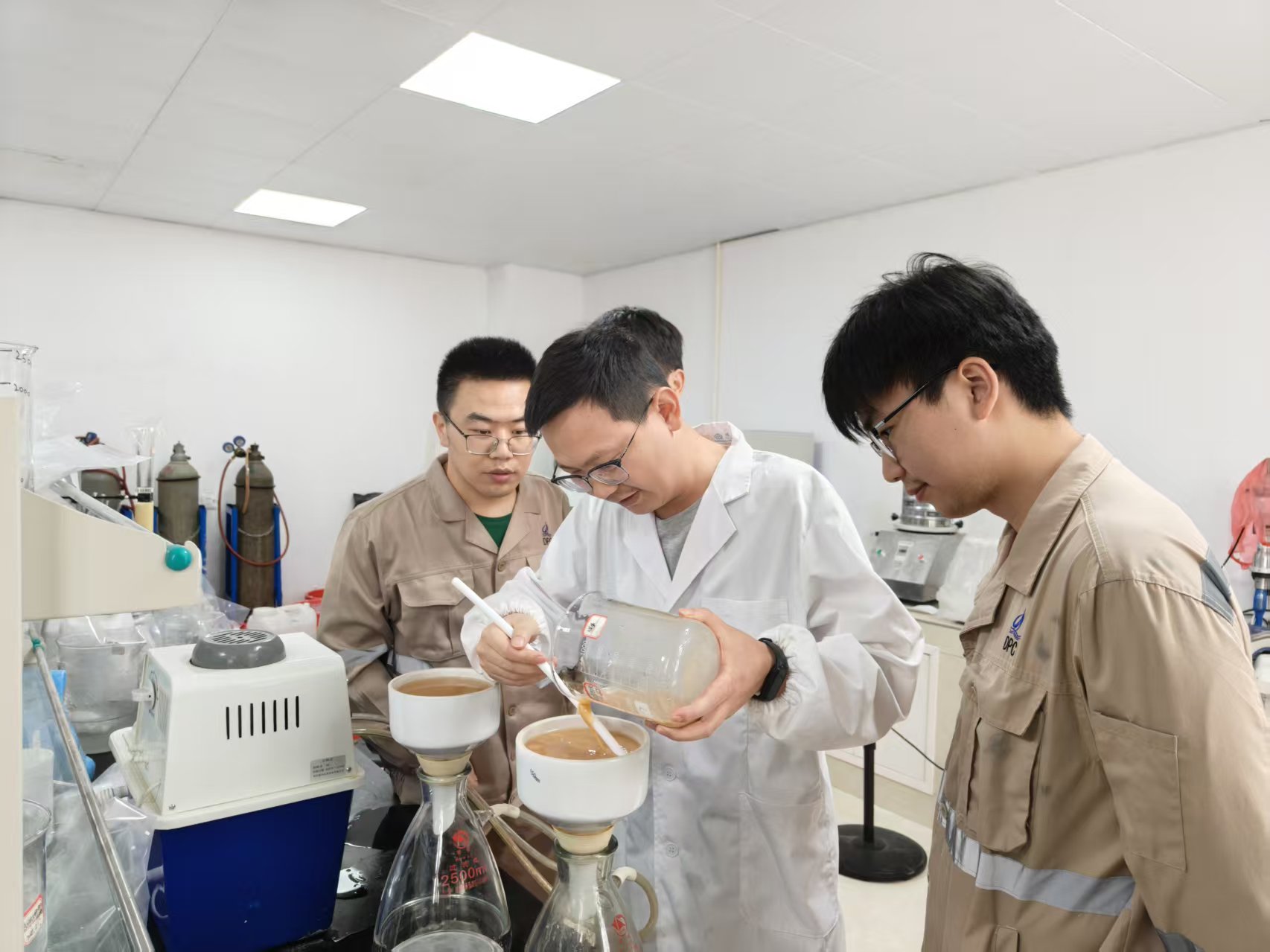 扎根锂业，攻坚路上让“锂”想花开｜米兰milan锂业研发部90后工程师徐苗